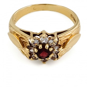 9ct gold Garnet / Cubic Zirconia Cluster Ring size O